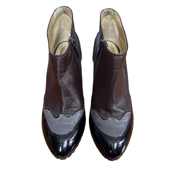 Taryn Rose Brown Black Wingtip Leather Ankle Boots Booties Heels Shoes 38.5 8.5 - Picture 7 of 16
